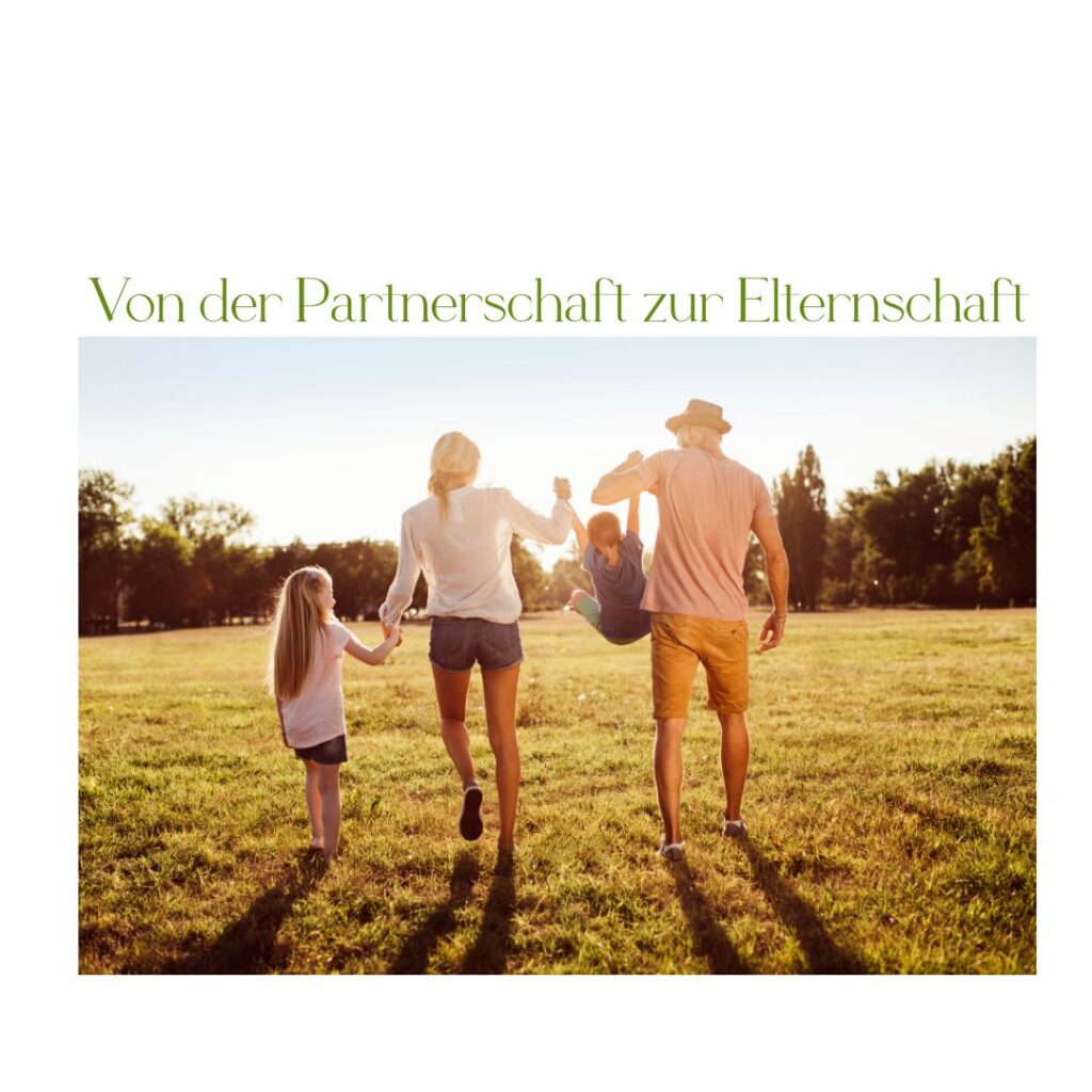 Paar mit zwei Kindern Wiese grosses Bild